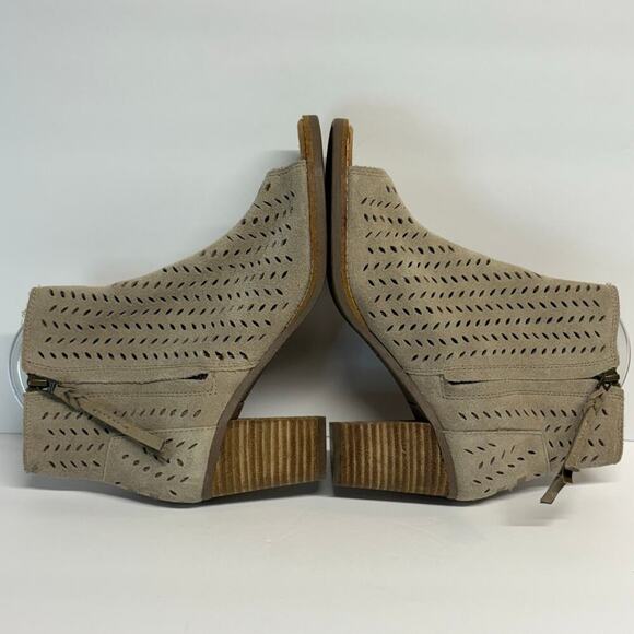 Toms Majorka Booties Woman's 7 Peep Toe Desert Taupe Neutral Stacked Heel - Picture 9 of 14
